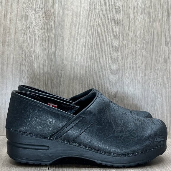 Sanita Shoes Womens Sz 38 Tooled Leather The Original Danish Clogs Slip On Black - Picture 1 of 13